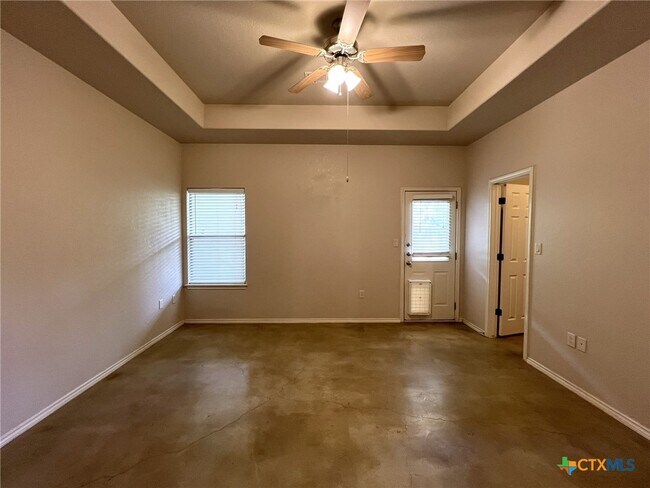 Building Photo - 271 Rosalie Dr