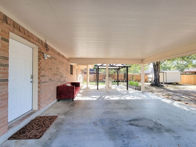 Building Photo - Welcome to your next home in the heart of Downtown Cleveland, Texas! This inviting 3-bedroom, 2-b...