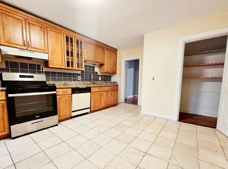 Building Photo - 7 High Street Pl