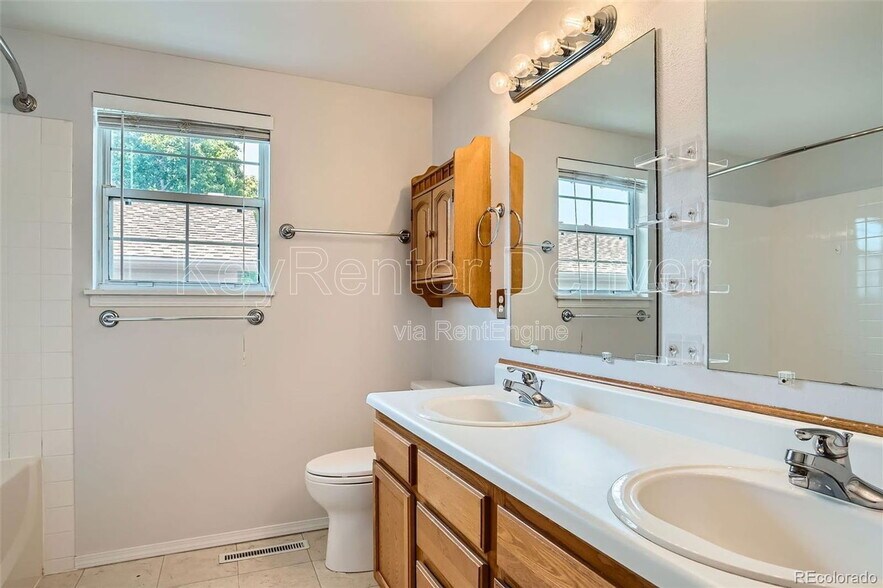 Building Photo - 8057 Bryant St