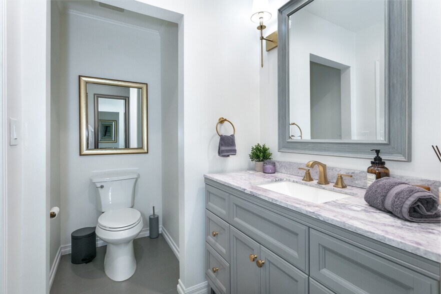Primary Bathroom - 5825 Fulton Ave