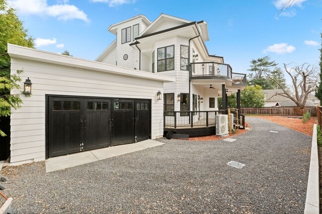 Building Photo - $11,995 - Stunning Executive Estate in Wil...