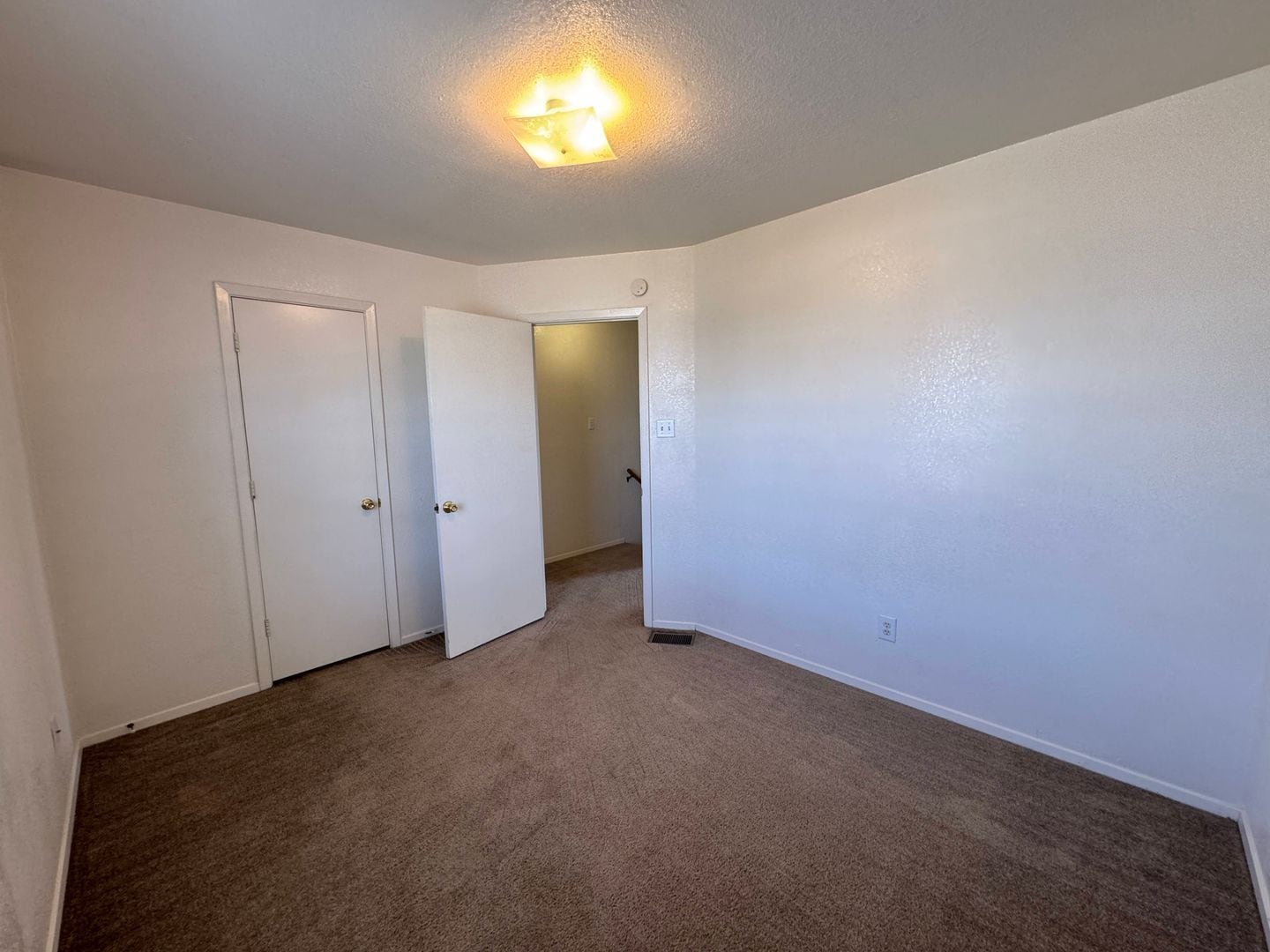 Building Photo - 1104 Leslie Cir