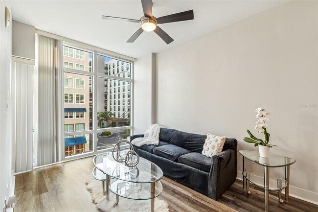 Building Photo - 1120 E Kennedy Blvd