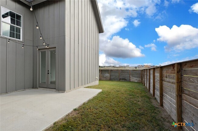 Building Photo - 421 Constance Dr