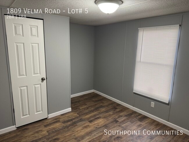 Building Photo - 1809 Velma Rd