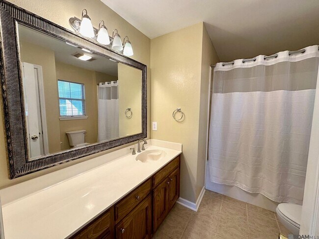 Building Photo - 1428 S Vista Ave