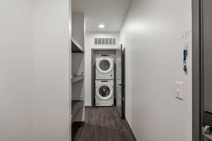 Building Photo - 6160 N Rural St