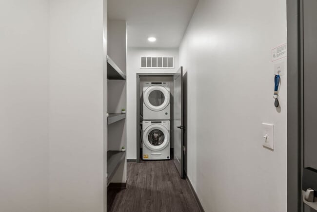 Building Photo - 6160 N Rural St