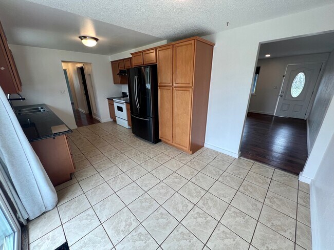 Building Photo - 990 Janes Rd