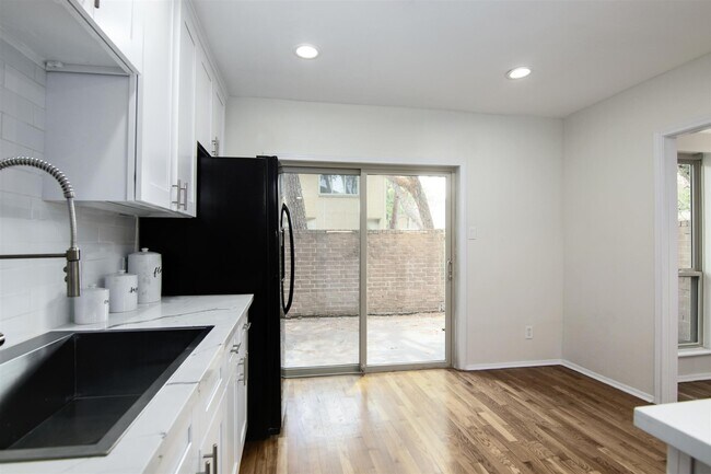 Building Photo - 2066 Augusta Dr