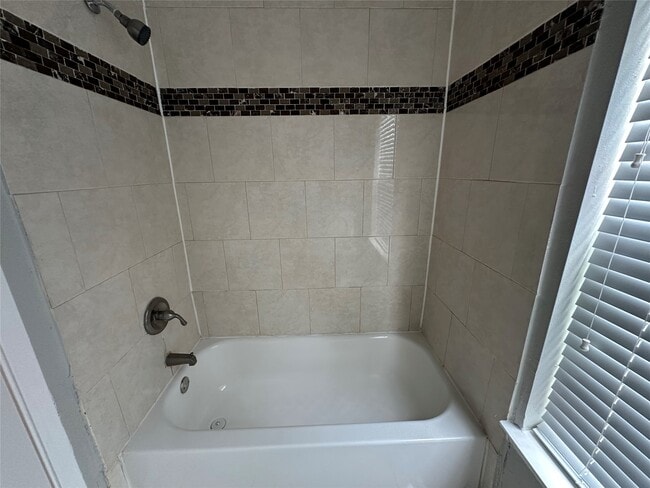 Building Photo - 3647 Palm Grove Dr