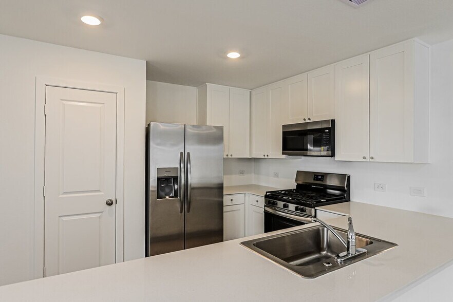 Building Photo - 452 San Miguel Crk Dr