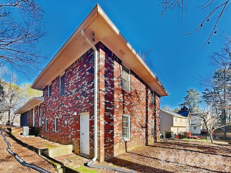 Building Photo - 4930 Sugar Creek Dr