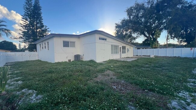 Building Photo - 1251 Little River Dr