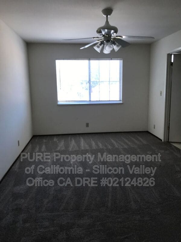 Building Photo - 276 N 7th St