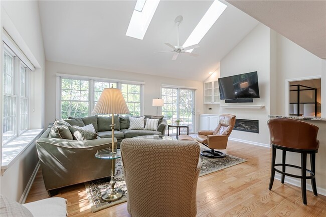Building Photo - 72 Windward Way