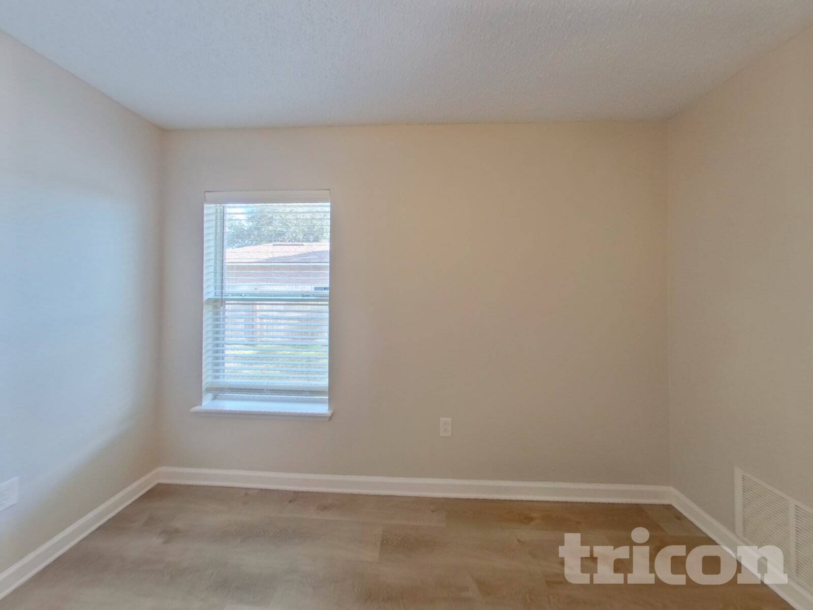Building Photo - 11626 Brian Lakes Dr N