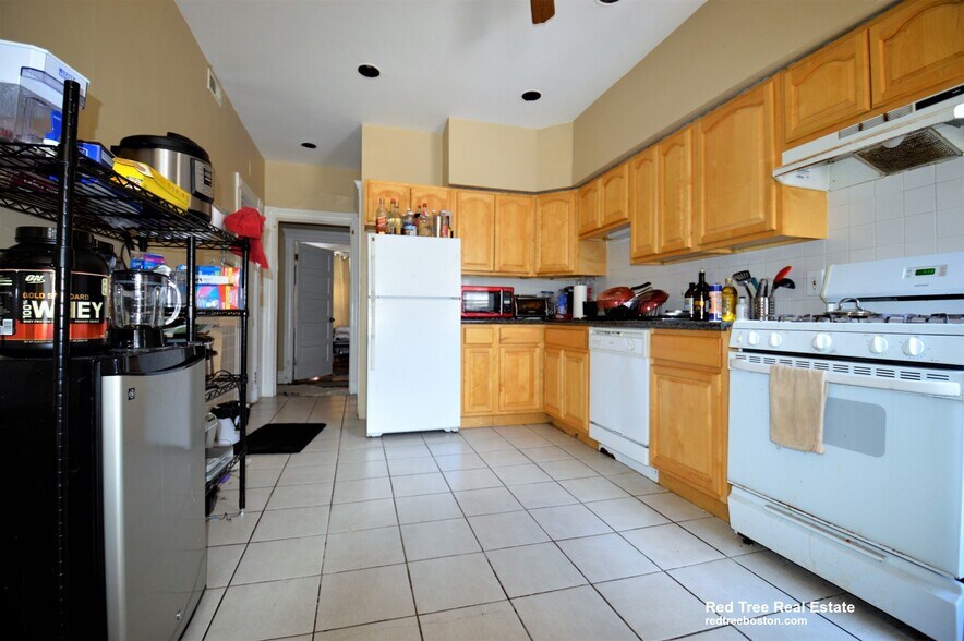 Building Photo - 10 Strathmore Rd