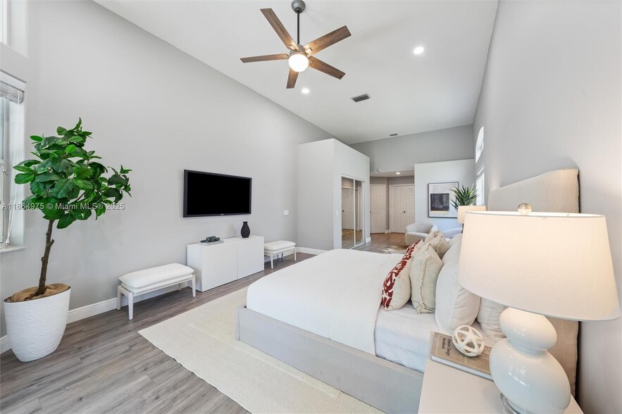 Building Photo - 2587 Jardin Ct