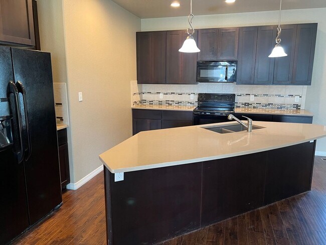 Building Photo - Gorgeous New paired home in Ridgen Farm
