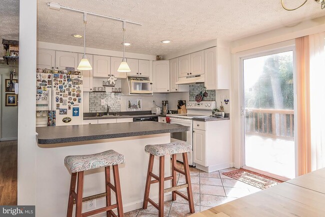 Building Photo - 8291 Raindrop Way