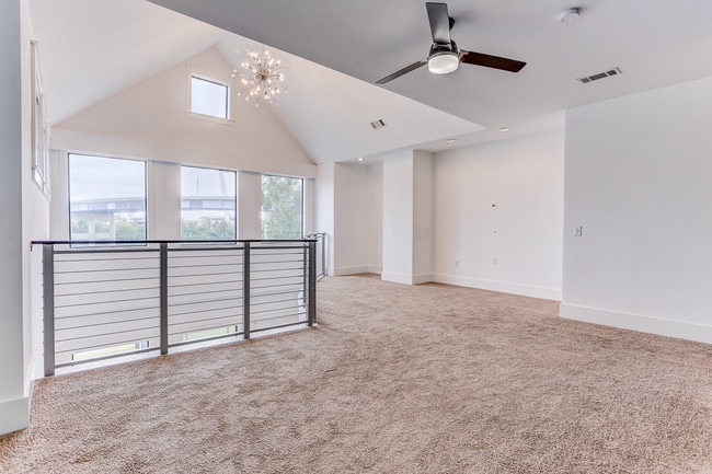 Building Photo - 670 Marina Cottage Dr