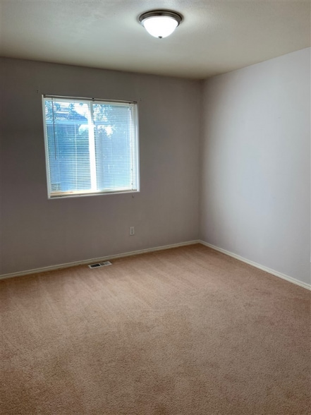 Building Photo - 355 Ruby Ln