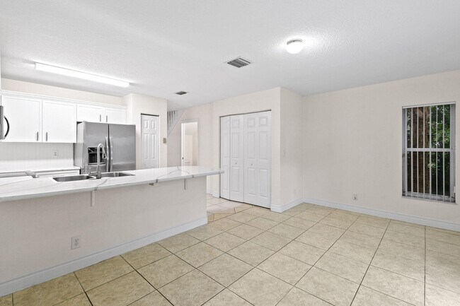Building Photo - 954 Summit Lake Dr
