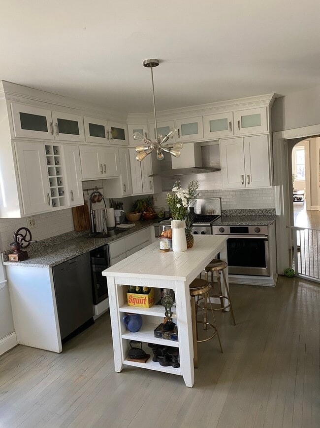 Building Photo - 5328 W Drummond Pl