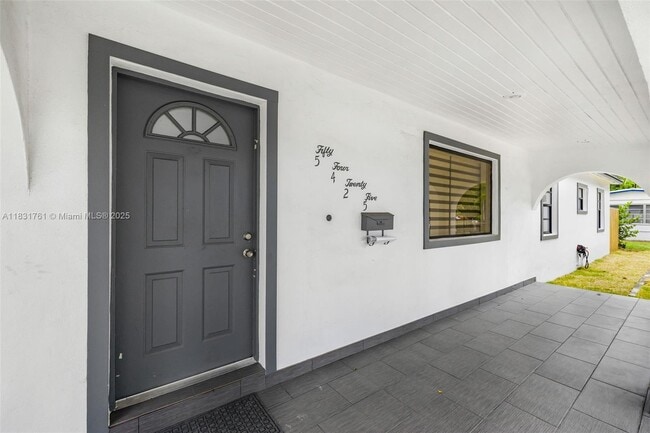 Building Photo - 5425 SW 112th Ave