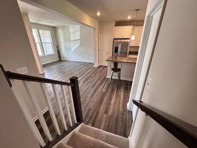 Building Photo - 3672 Isaac Cir