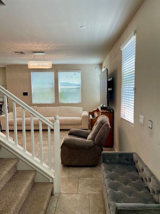 Building Photo - Stunning 3-Bed, 2.5-Bath Home Near Clovis ...