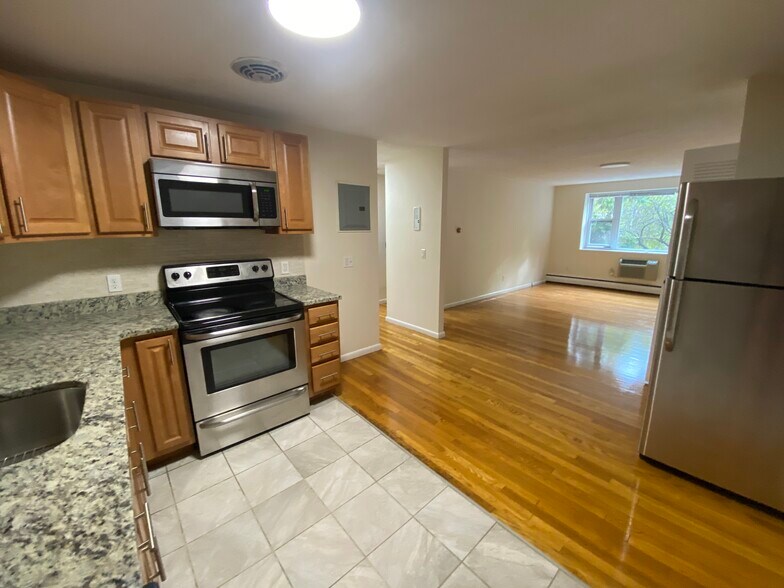 Building Photo - 121 Babcock St