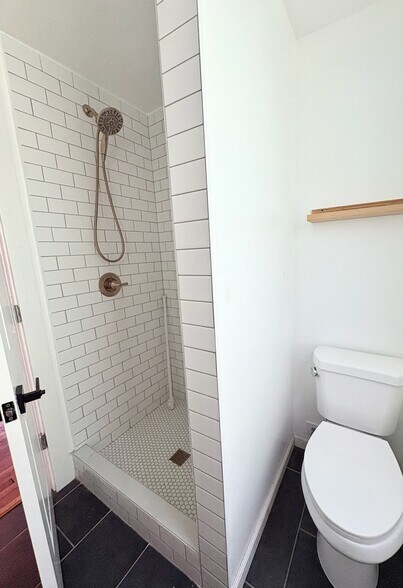 Building Photo - 629 Chislett St