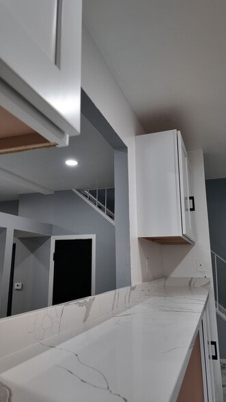 Building Photo - 317 Mill Rock Rd