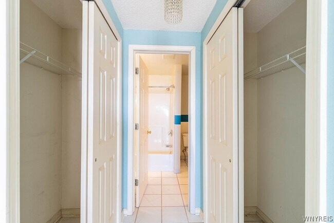 Building Photo - 319 King Peterson Rd