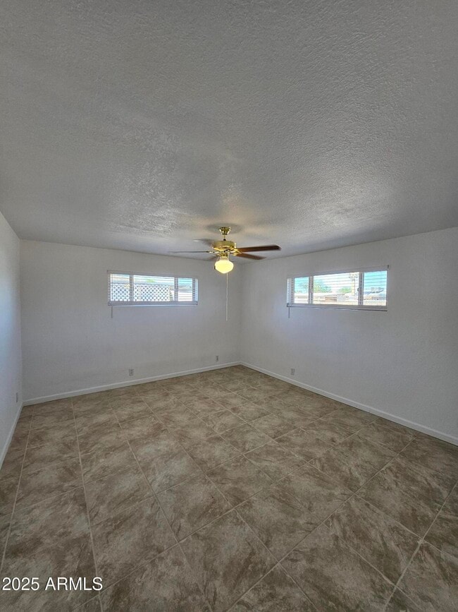 Building Photo - 1124 N Gilbert Ave