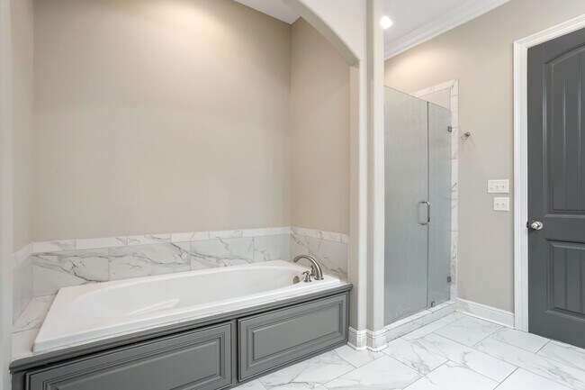 Building Photo - 5807 Willow Breeze Dr