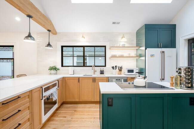 Building Photo - 2453 4th Ave W