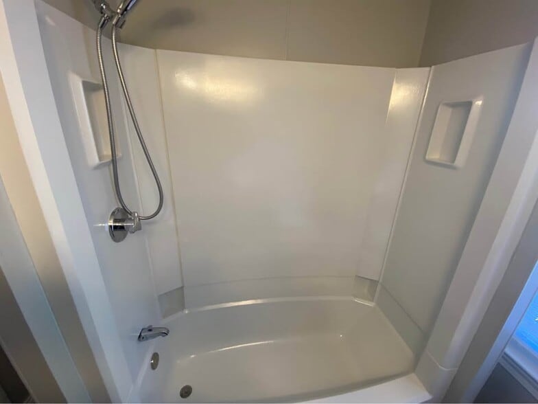 Tub/Shower - 17 School Street