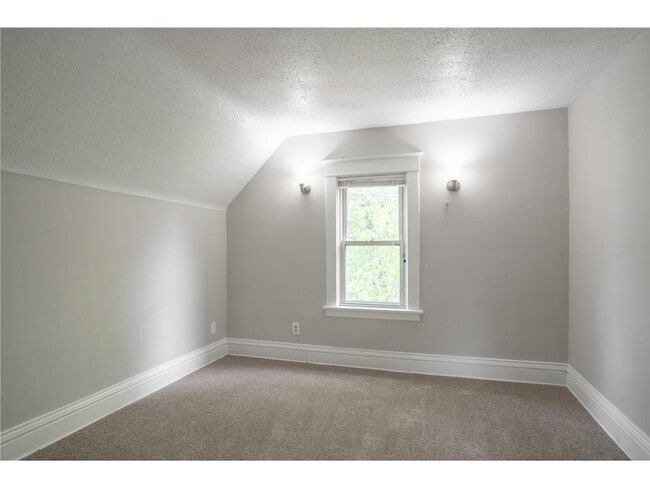 Building Photo - 938 N Cypress St