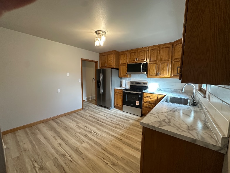 Building Photo - 3019 S Prairie Ave