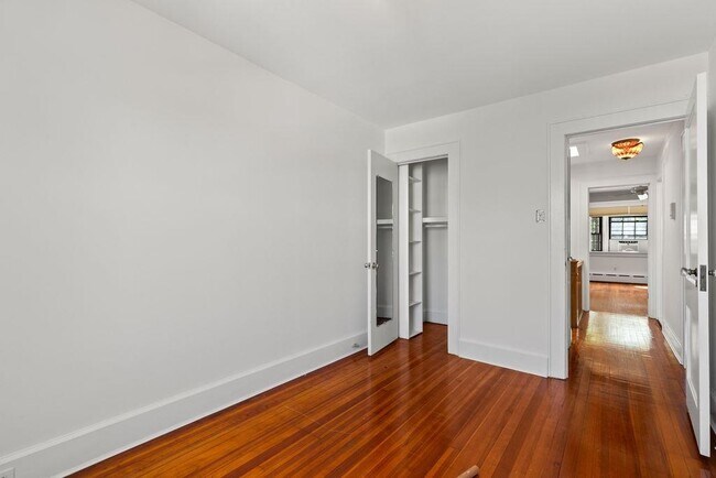 Building Photo - 114 56th St