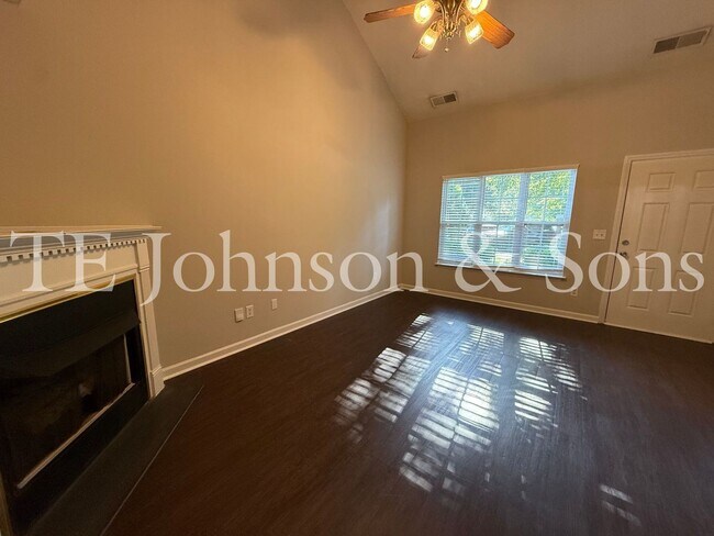 Building Photo - 3355 Kensington Pl