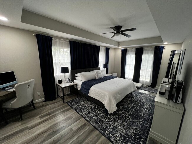 Building Photo - beautiful updated large home