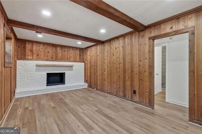 Building Photo - 472 Barnsdale Dr