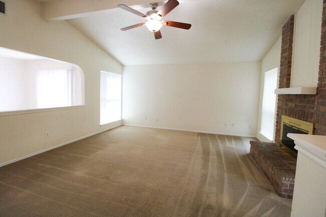 Building Photo - 6214 Ridge Glade St
