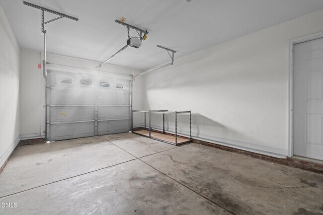 Building Photo - 173 Ariel St