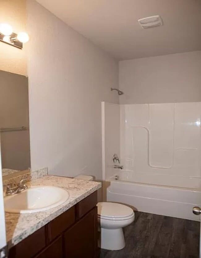 Building Photo - 4-Bedroom, 2-Bathroom West Fayetteville Ho...